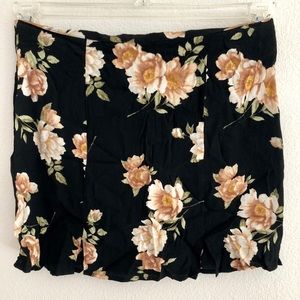 Cute mini skirt!